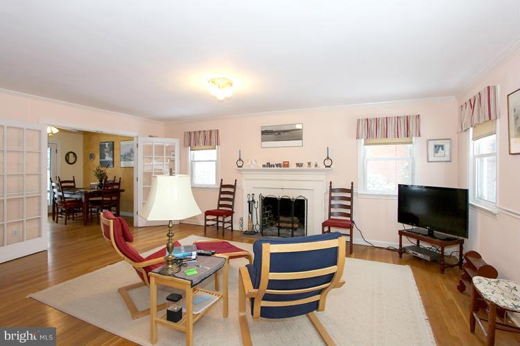 6214 Redwing Road Bethesda, MD 20817 - Photo 12 of 28 Living Room