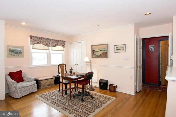 6214 Redwing Road Bethesda, MD 20817 - Photo 13 of 28 Living Room