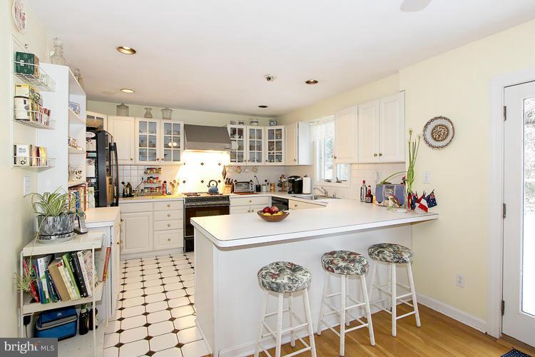 6214 Redwing Road Bethesda, MD 20817 - Photo 16 of 28 Kitchen