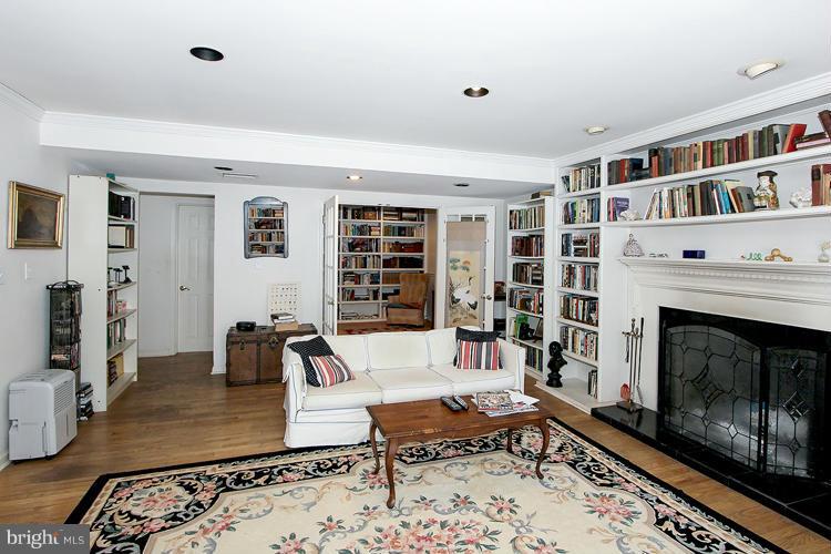 6214 Redwing Road Bethesda, MD 20817 - Photo 3 of 28 Family Room