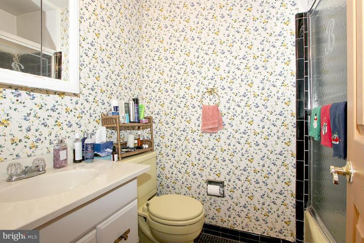 6214 Redwing Road Bethesda, MD 20817 - Photo 22 of 28 Bath