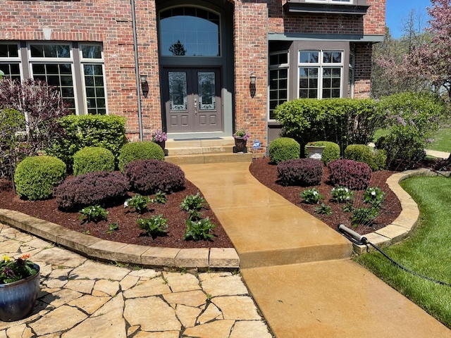 2086 Bilter Road Aurora, IL 60502 - Photo 47 of 59 a view of a garden with potted plants