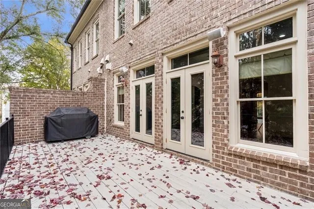 a view of a entryway of a building