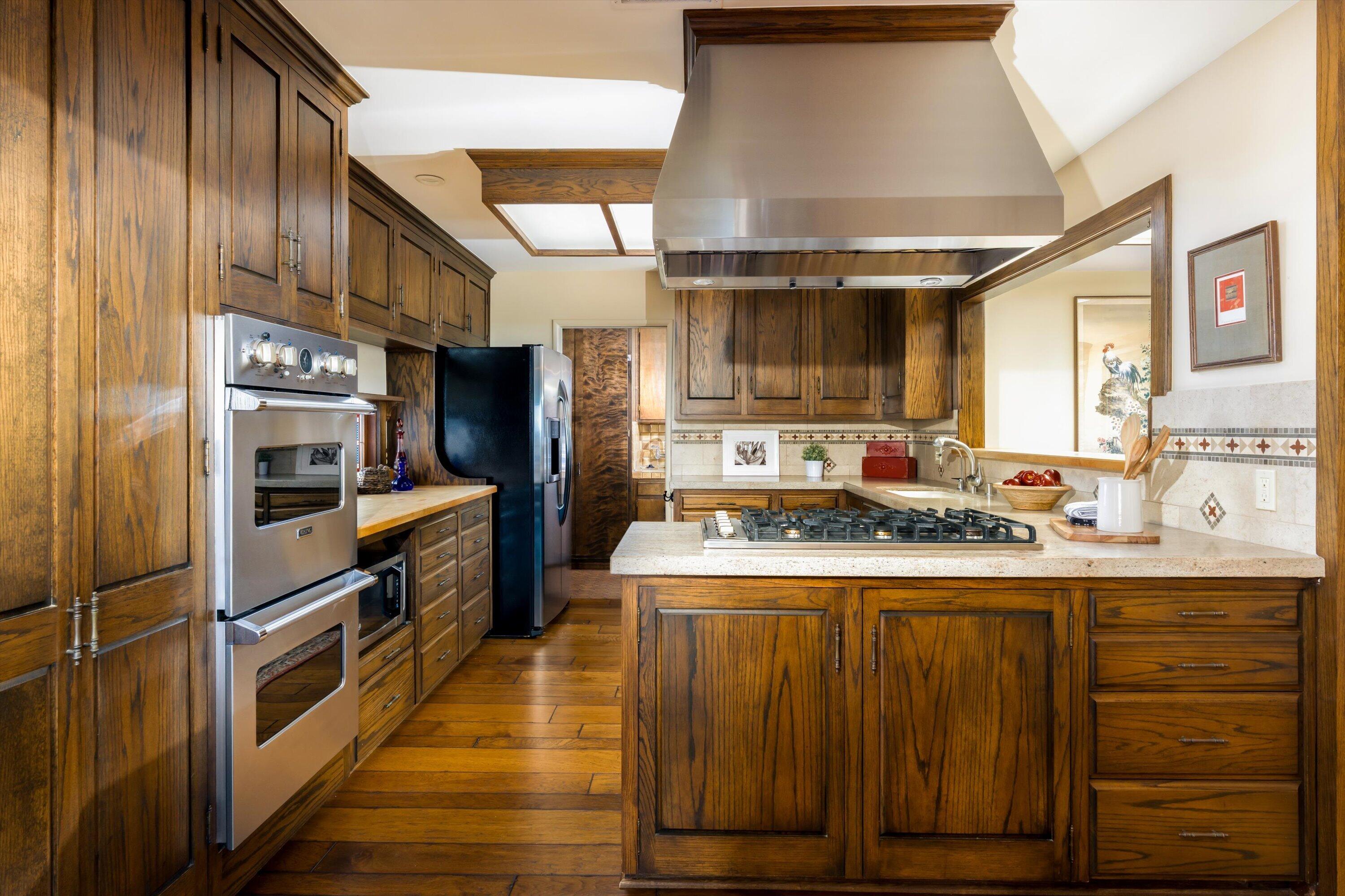 3940 Foothill Road Ventura, CA 93003 - Photo 15 of 49 Kitchen