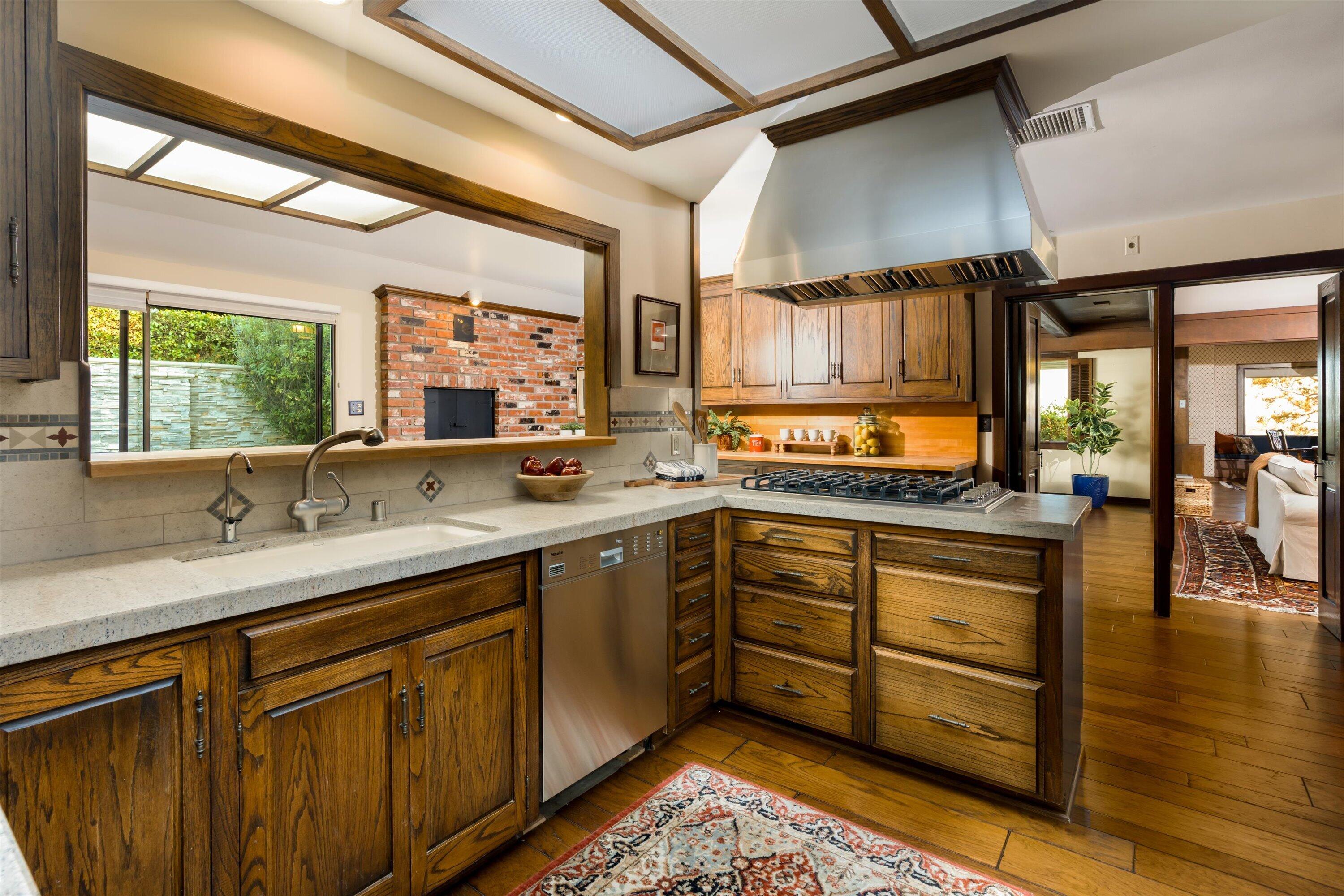 3940 Foothill Road Ventura, CA 93003 - Photo 16 of 49 Kitchen