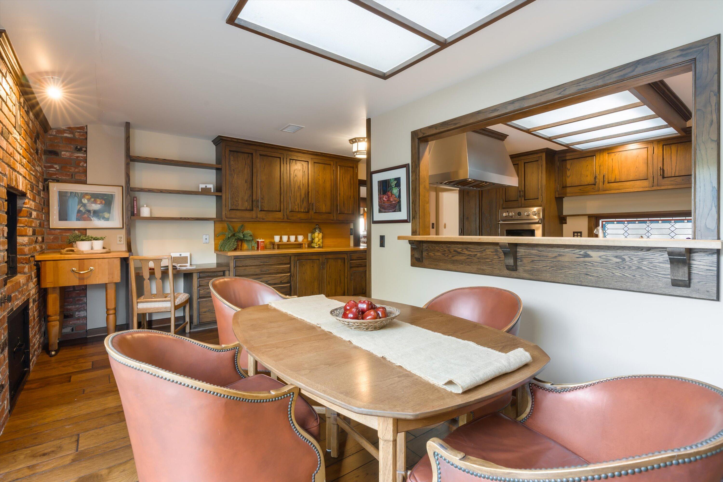 3940 Foothill Road Ventura, CA 93003 - Photo 18 of 49 Kitchen Dining Area
