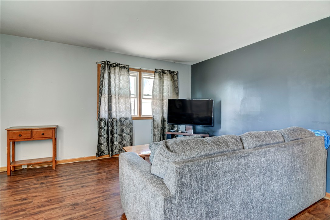 5 East Pepperidge Court Decatur, IL 62521 - Photo 6 of 24 Living room
