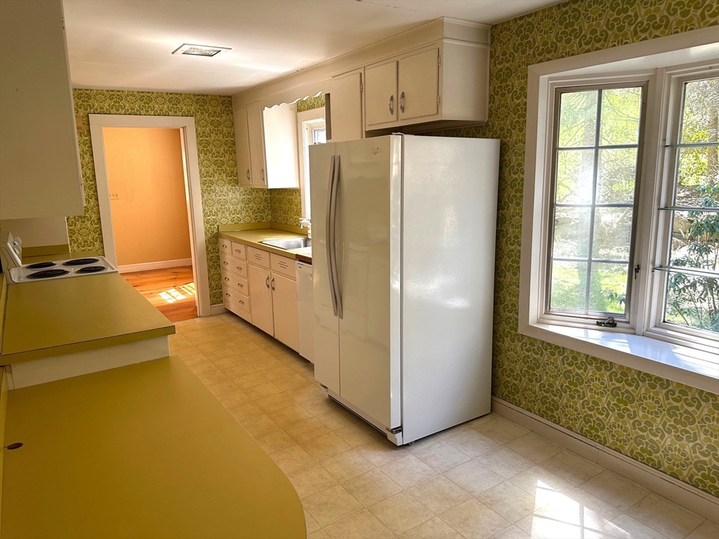 132 Ruggles Street Westborough, MA 01581 - Photo 13 of 31 Gallery Image 13