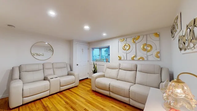 $649,900 | 254-256 Pleasant Street, Lowell, MA 01852