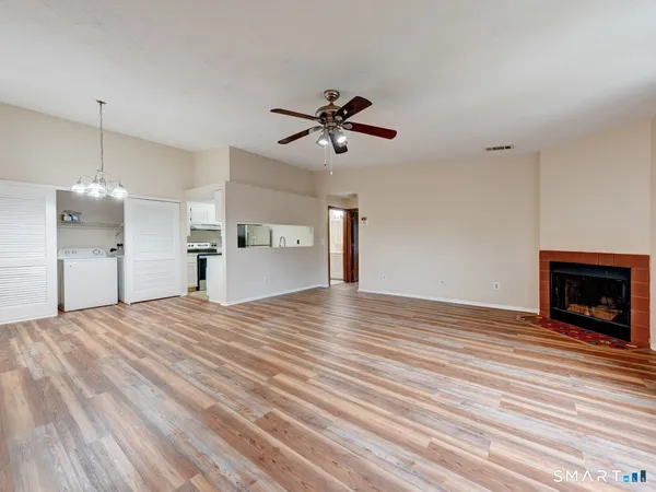 $2,300 | 17 Little Oak Lane, Unit 17, Rocky Hill, CT 06067