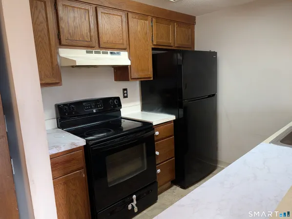 $2,300 | 17 Little Oak Lane, Unit 17, Rocky Hill, CT 06067