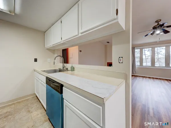 $2,300 | 17 Little Oak Lane, Unit 17, Rocky Hill, CT 06067