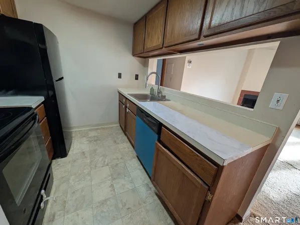 $2,300 | 17 Little Oak Lane, Unit 17, Rocky Hill, CT 06067