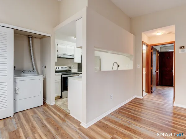 $2,300 | 17 Little Oak Lane, Unit 17, Rocky Hill, CT 06067