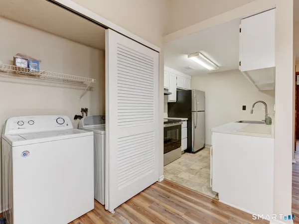 $2,300 | 17 Little Oak Lane, Unit 17, Rocky Hill, CT 06067