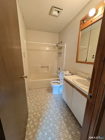 $2,300 | 17 Little Oak Lane, Unit 17, Rocky Hill, CT 06067