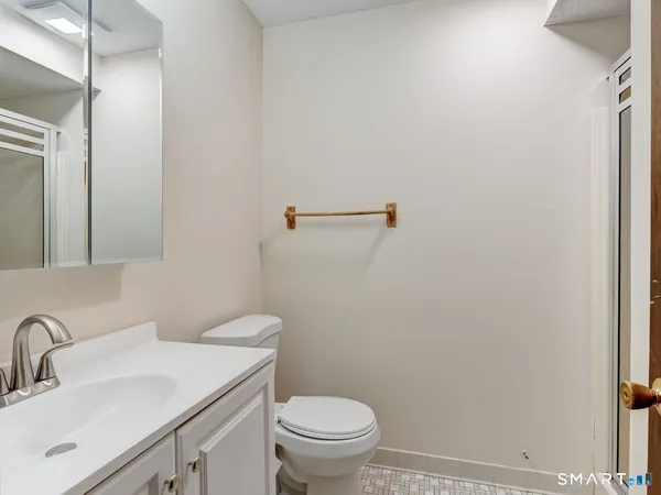 $2,300 | 17 Little Oak Lane, Unit 17, Rocky Hill, CT 06067