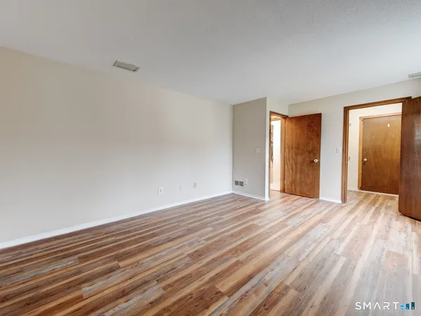 $2,300 | 17 Little Oak Lane, Unit 17, Rocky Hill, CT 06067