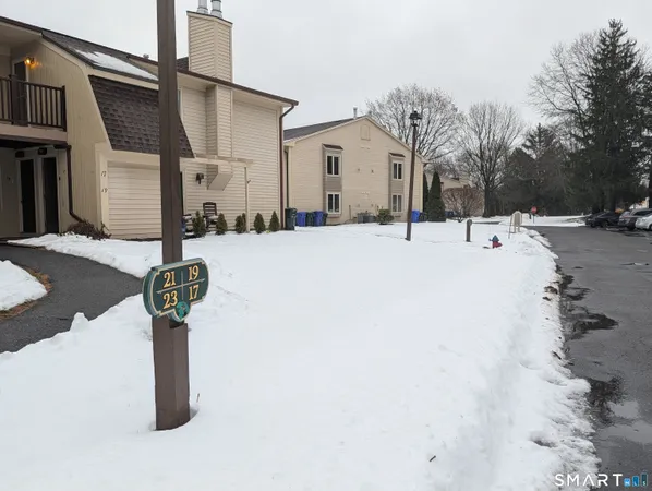 $2,300 | 17 Little Oak Lane, Unit 17, Rocky Hill, CT 06067