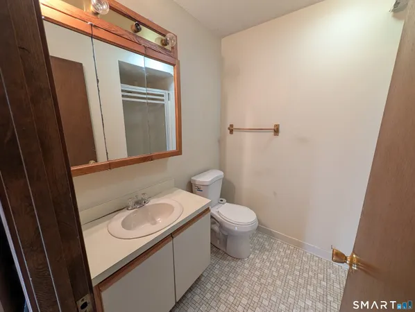 $2,300 | 17 Little Oak Lane, Unit 17, Rocky Hill, CT 06067