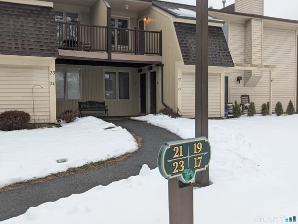 $2,300 | 17 Little Oak Lane, Unit 17, Rocky Hill, CT 06067