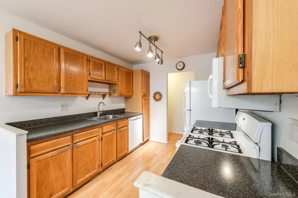 $189,900 | 3 Hook Road, Unit 15D, Poughkeepsie, NY 12601