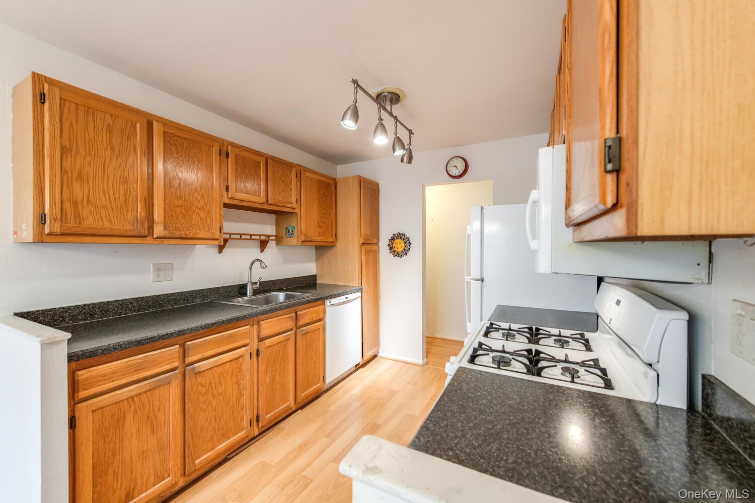 3 Hook Road, Unit 15D Poughkeepsie, NY 12601 - Photo 12 of 28