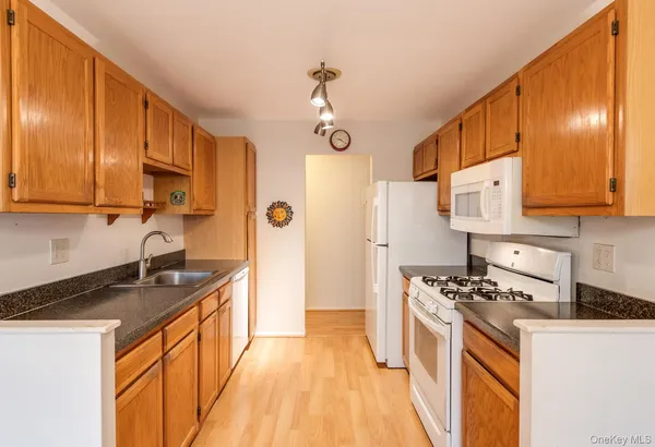 $189,900 | 3 Hook Road, Unit 15D, Poughkeepsie, NY 12601