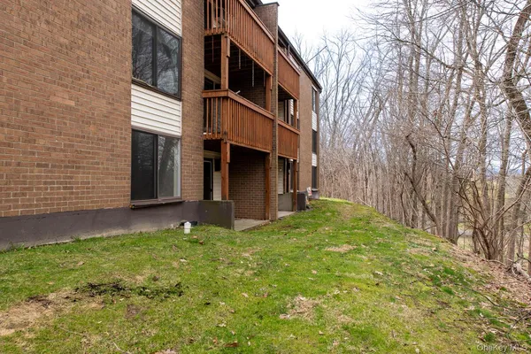 $189,900 | 3 Hook Road, Unit 15D, Poughkeepsie, NY 12601