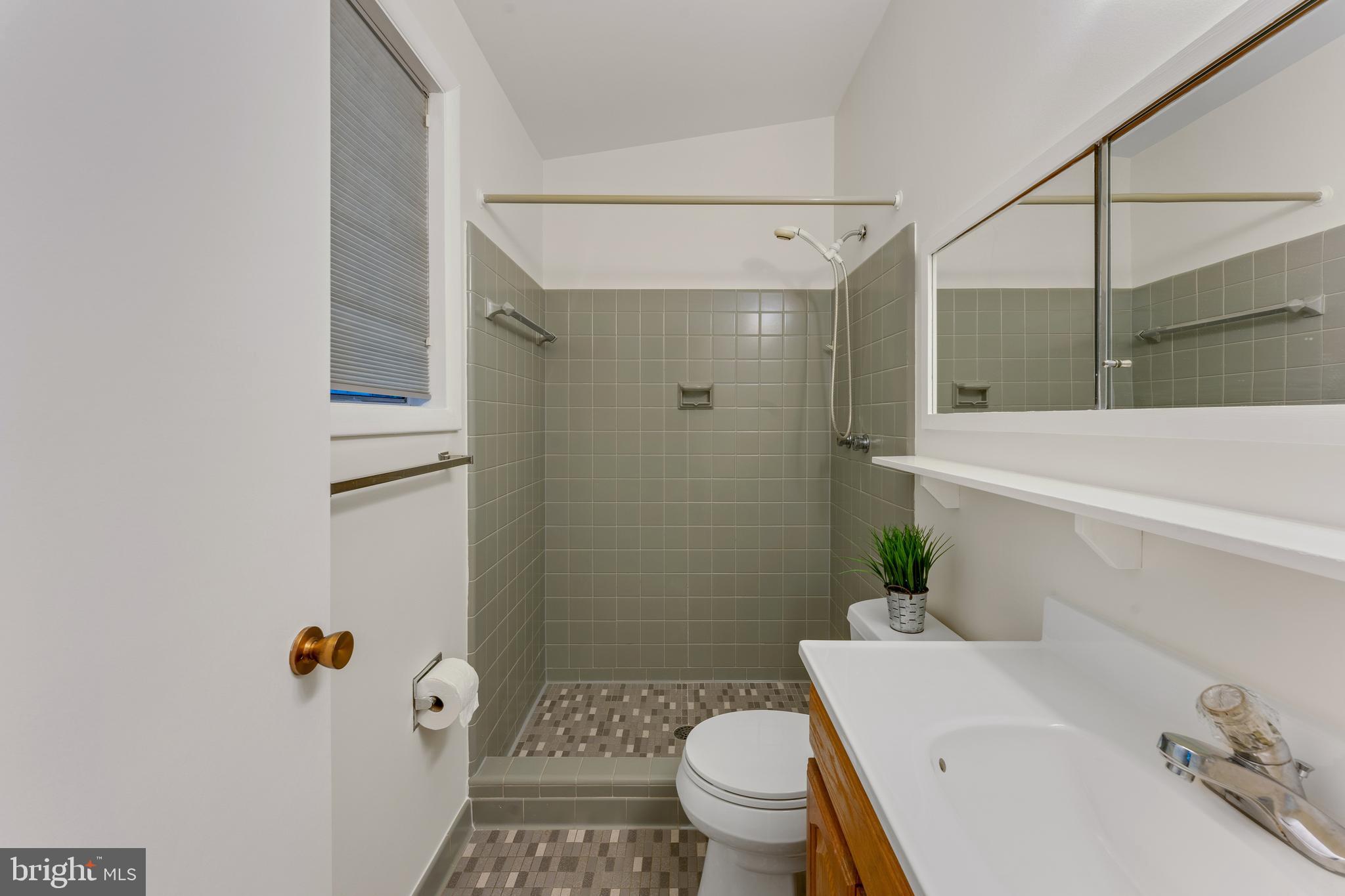 3904 Foreston Road Beltsville, MD 20705 - Photo 16 of 33 Primary bedroom en suite