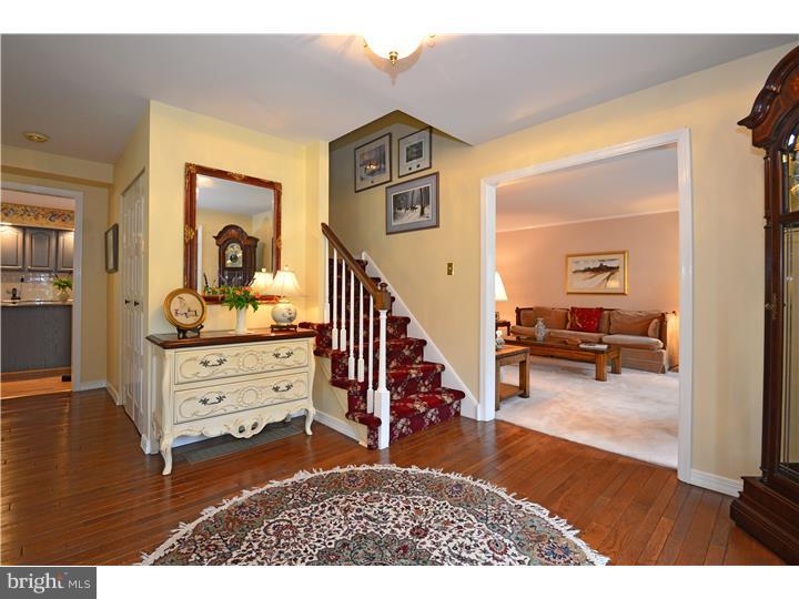 29 Pheasant Road Doylestown, PA 18901 - Photo 7 of 22 Foyer