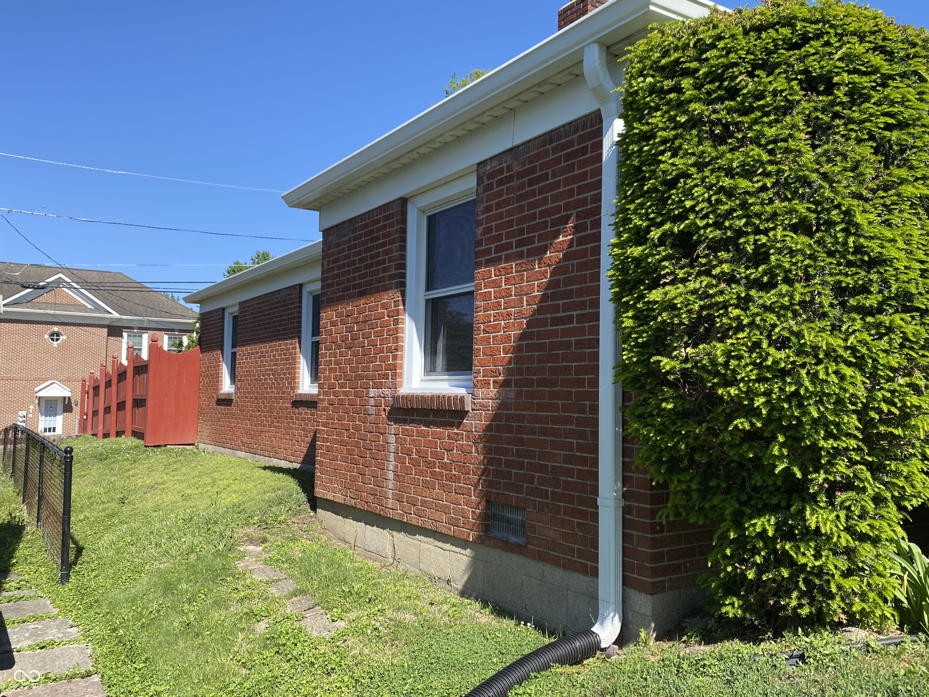 611 Chestnut Street Anderson, IN 46012 - Photo 2 of 14