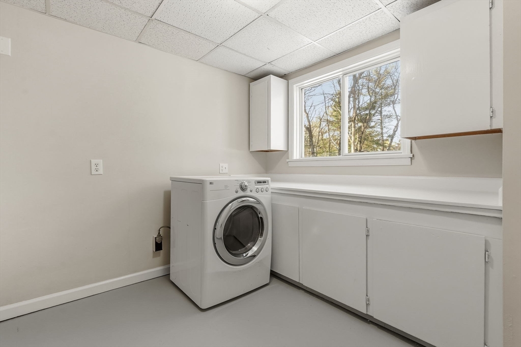 500 Franklin Street Wrentham, MA 02093 - Photo 31 of 34 a utility room with dryer and washer