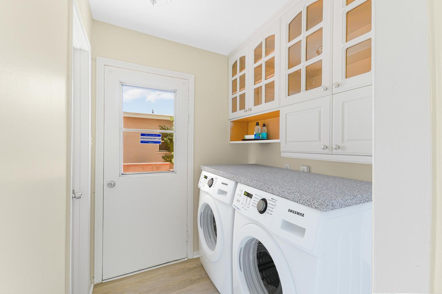 44446 Loneoak Avenue Lancaster, CA 93534 - Photo 8 of 20 a utility room with dryer and washer