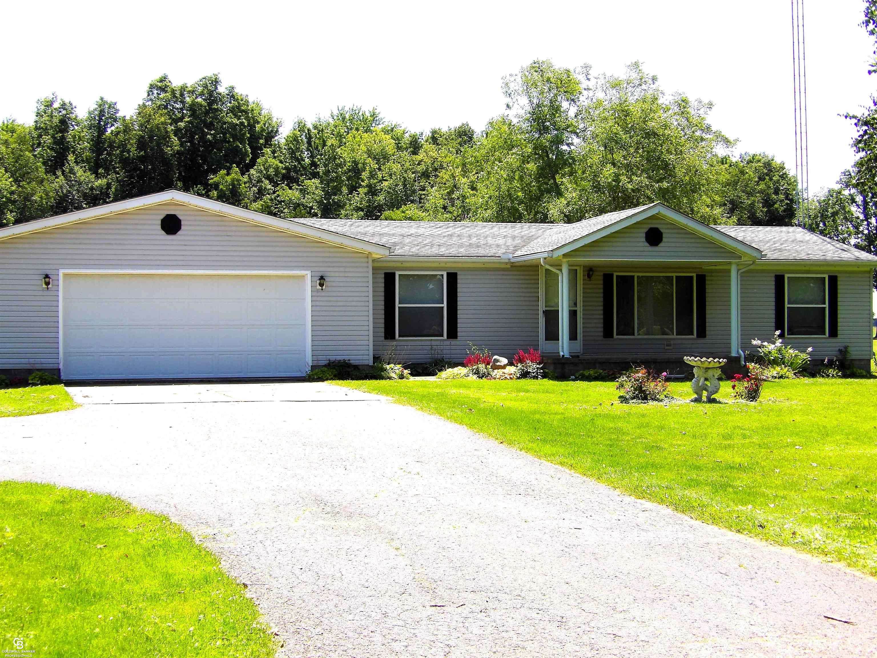 4020 Harrington Road Croswell, MI 48422 - Photo 6 of 49