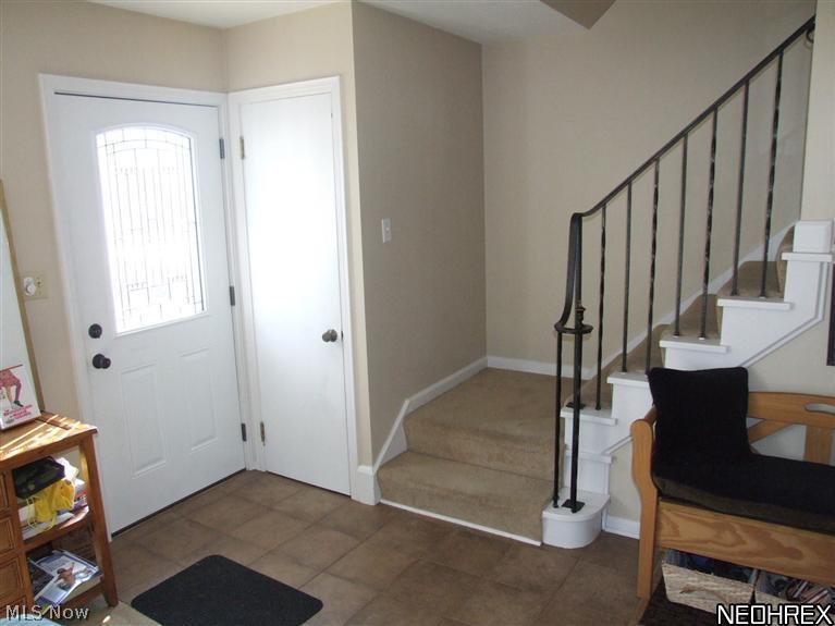 4927 Mayfield Road Lyndhurst, OH 44124 - Photo 5 of 25 FOYER