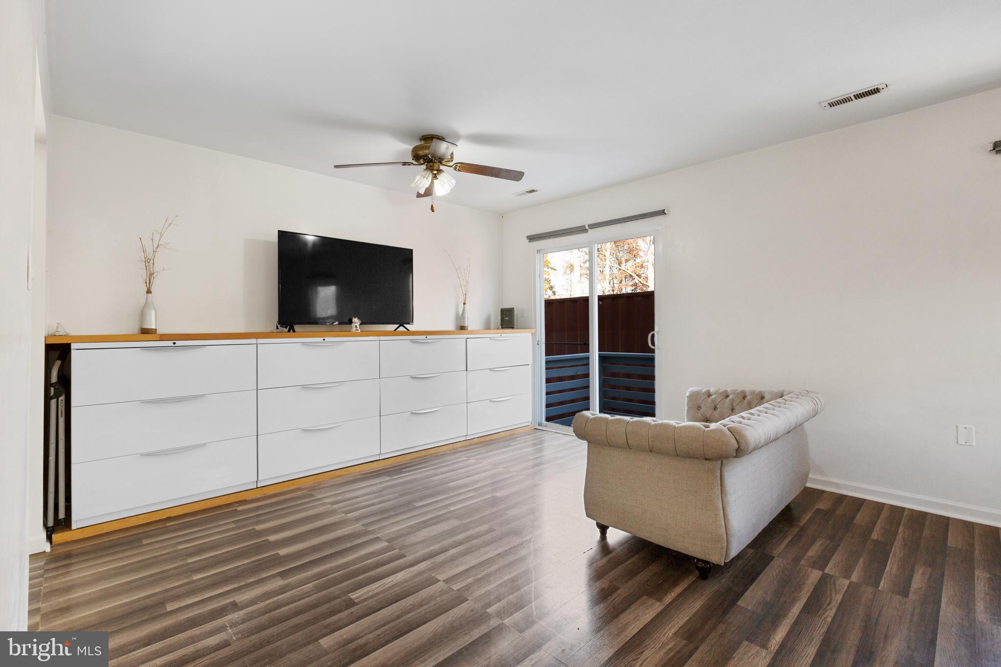 9317 Dangerfield Road Clinton, MD 20735 - Photo 12 of 31 Living Room