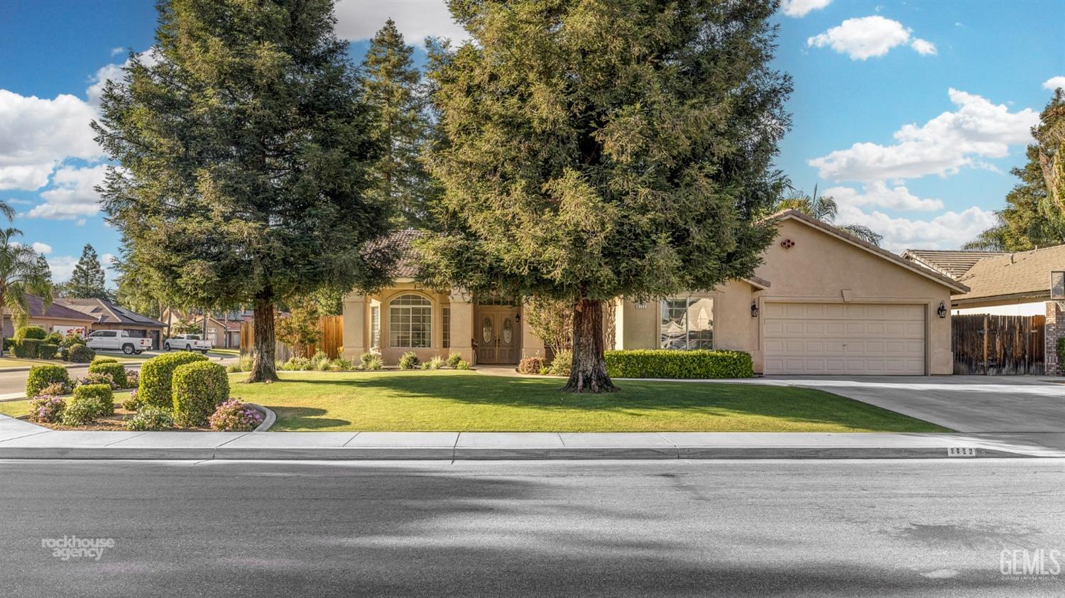 a view of a house with a outdoor space