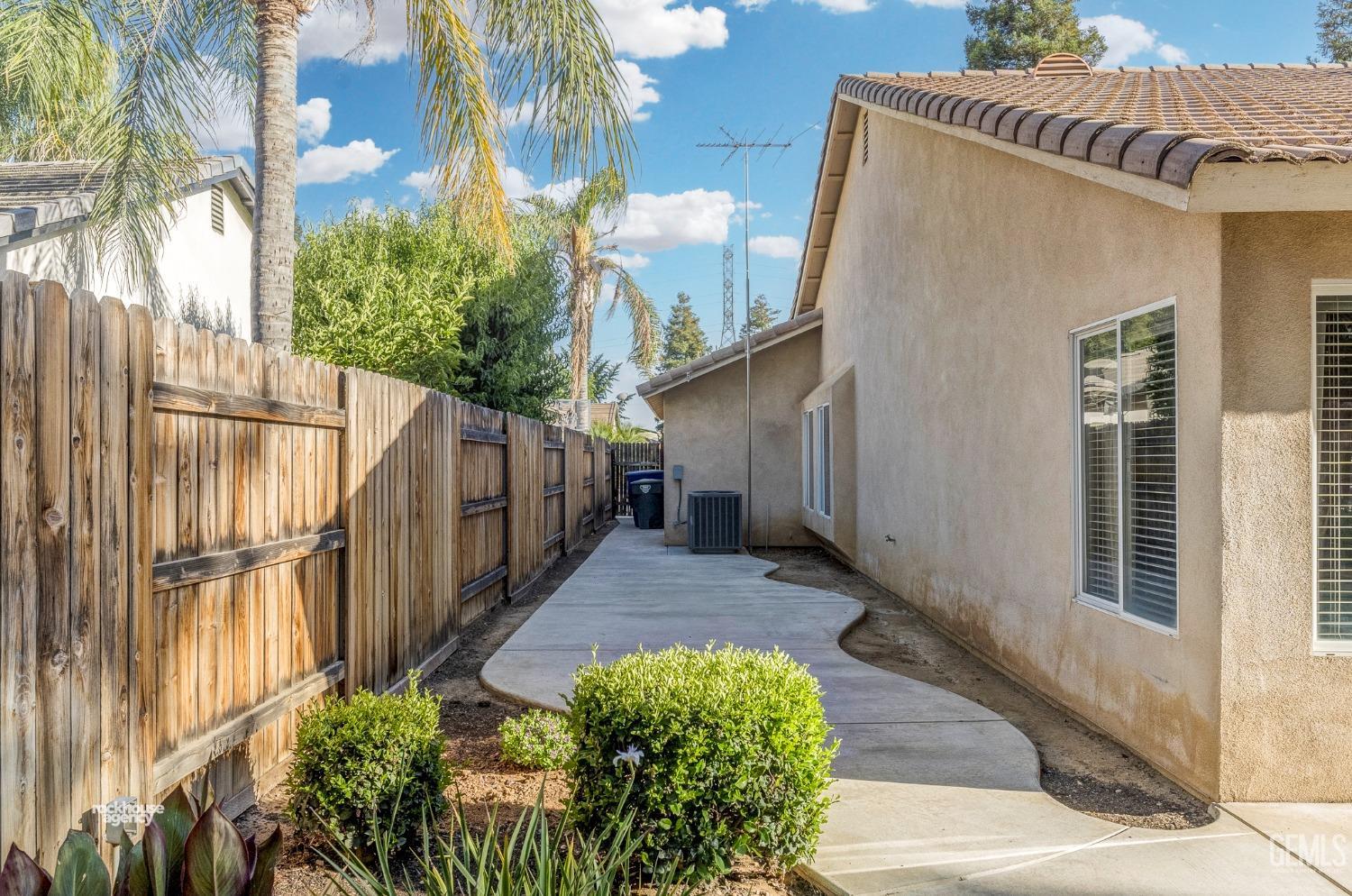 Undisclosed Address Bakersfield, CA 93308 - Photo 35 of 37 a view of balcony with small garden