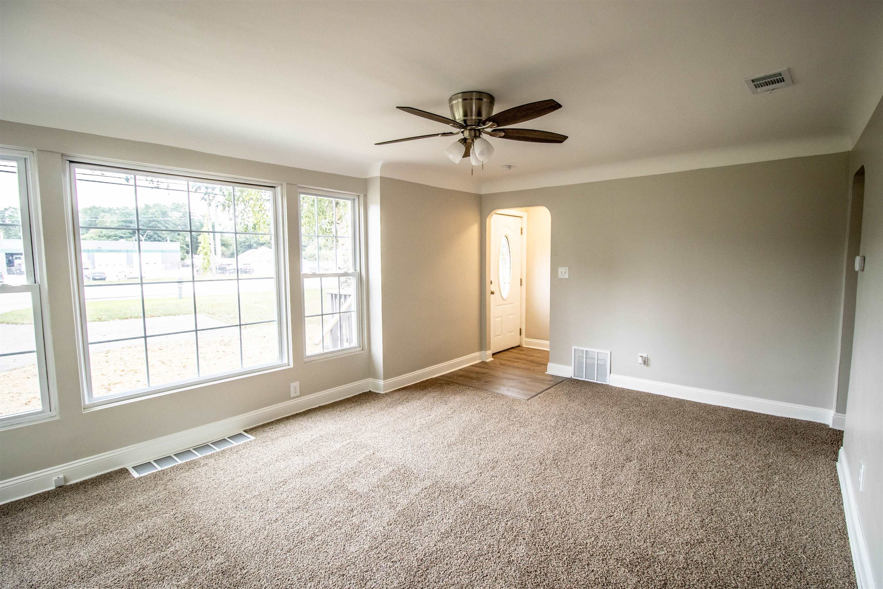 7029 Silver Lake Road Linden, MI 48451 - Photo 4 of 29 50157358-75eec68e-ad96-4fe4-83a5-5da5ca086fd4.JPG