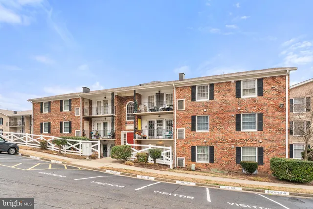 $290,000 | 12707 Gordon Boulevard, Unit 44, Woodbridge, VA 22192