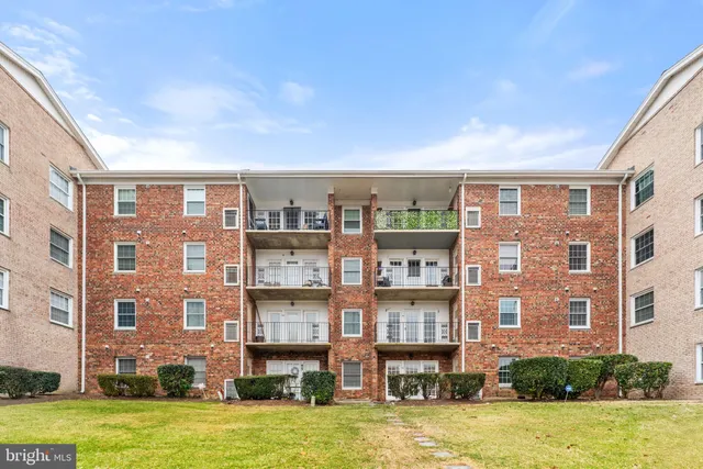 $290,000 | 12707 Gordon Boulevard, Unit 44, Woodbridge, VA 22192