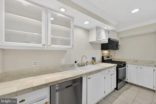 $290,000 | 12707 Gordon Boulevard, Unit 44, Woodbridge, VA 22192