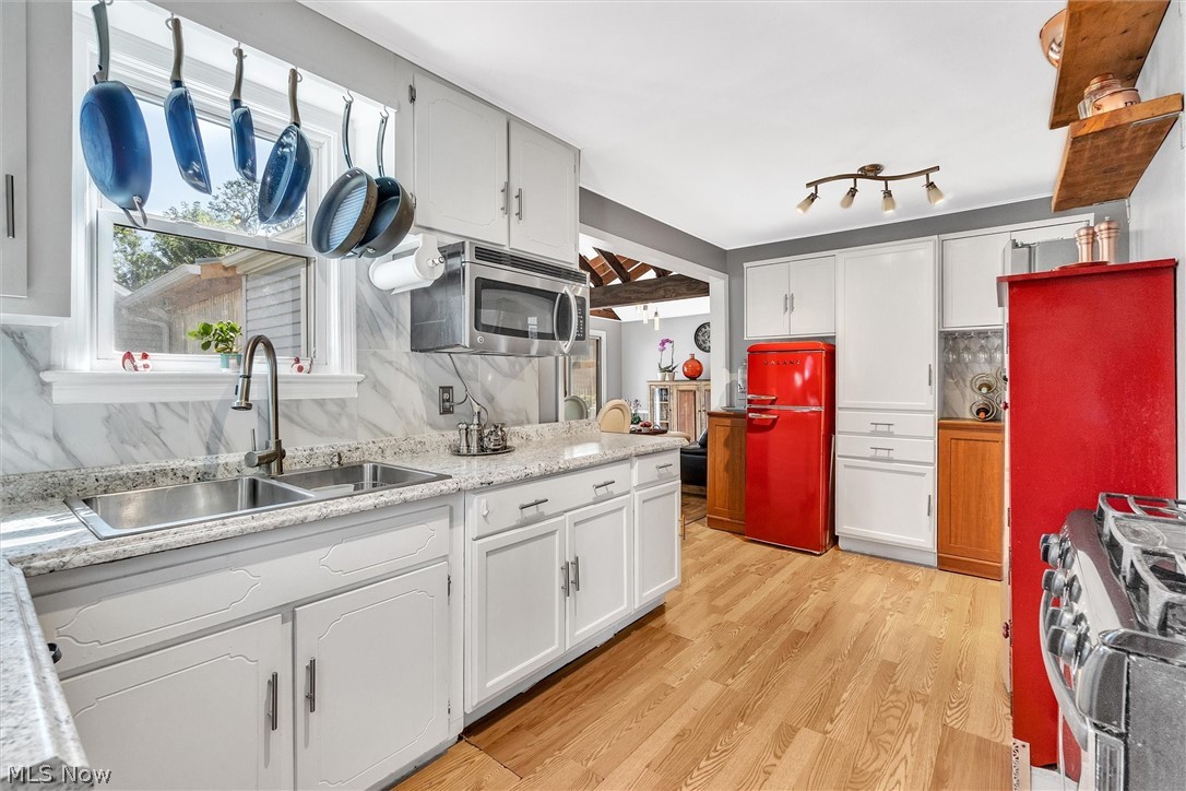 1265 Lander Road Cleveland, OH 44124 - Photo 7 of 35