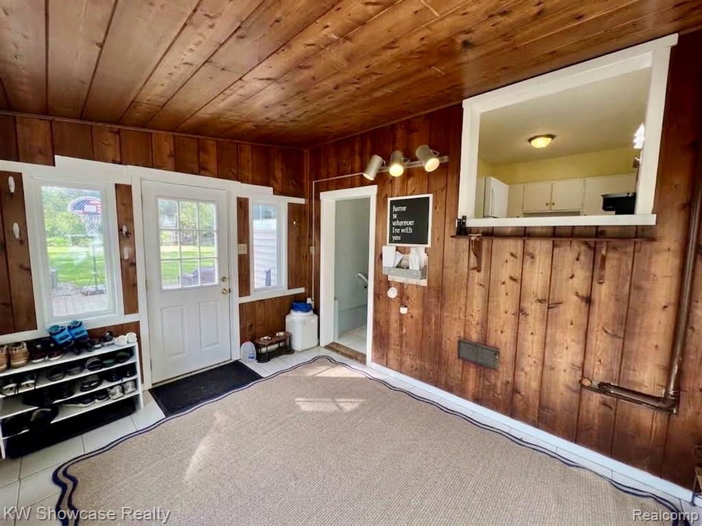 6735 Cooley Lake Road West Bloomfield, MI 48324 - Photo 9 of 41 Gallery Image 9