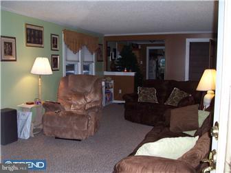 412 Franklin Road Glassboro, NJ 08028 - Photo 2 of 12 Living Room