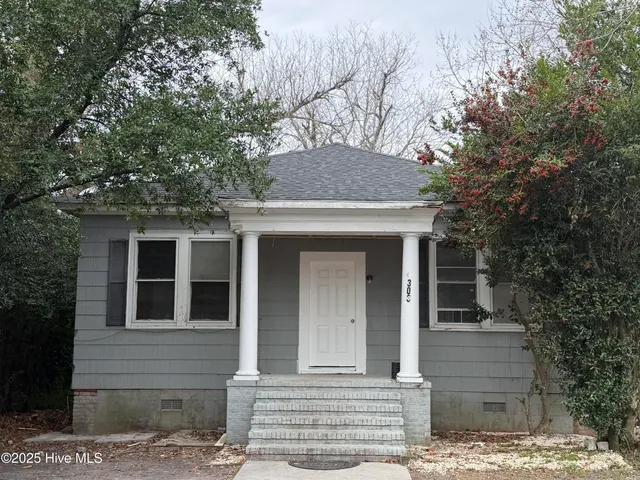 $2,200 | 303 North MacMillan Avenue, Wilmington, NC 28403