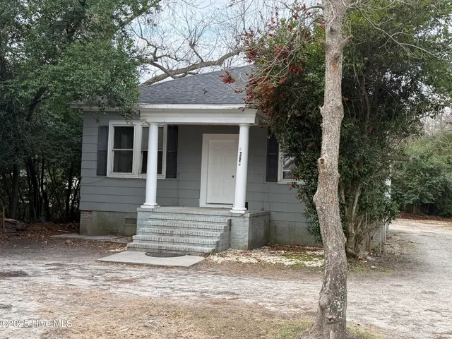 $2,200 | 303 North MacMillan Avenue, Wilmington, NC 28403