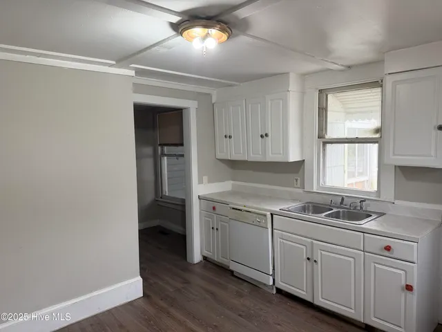 $2,200 | 303 North MacMillan Avenue, Wilmington, NC 28403