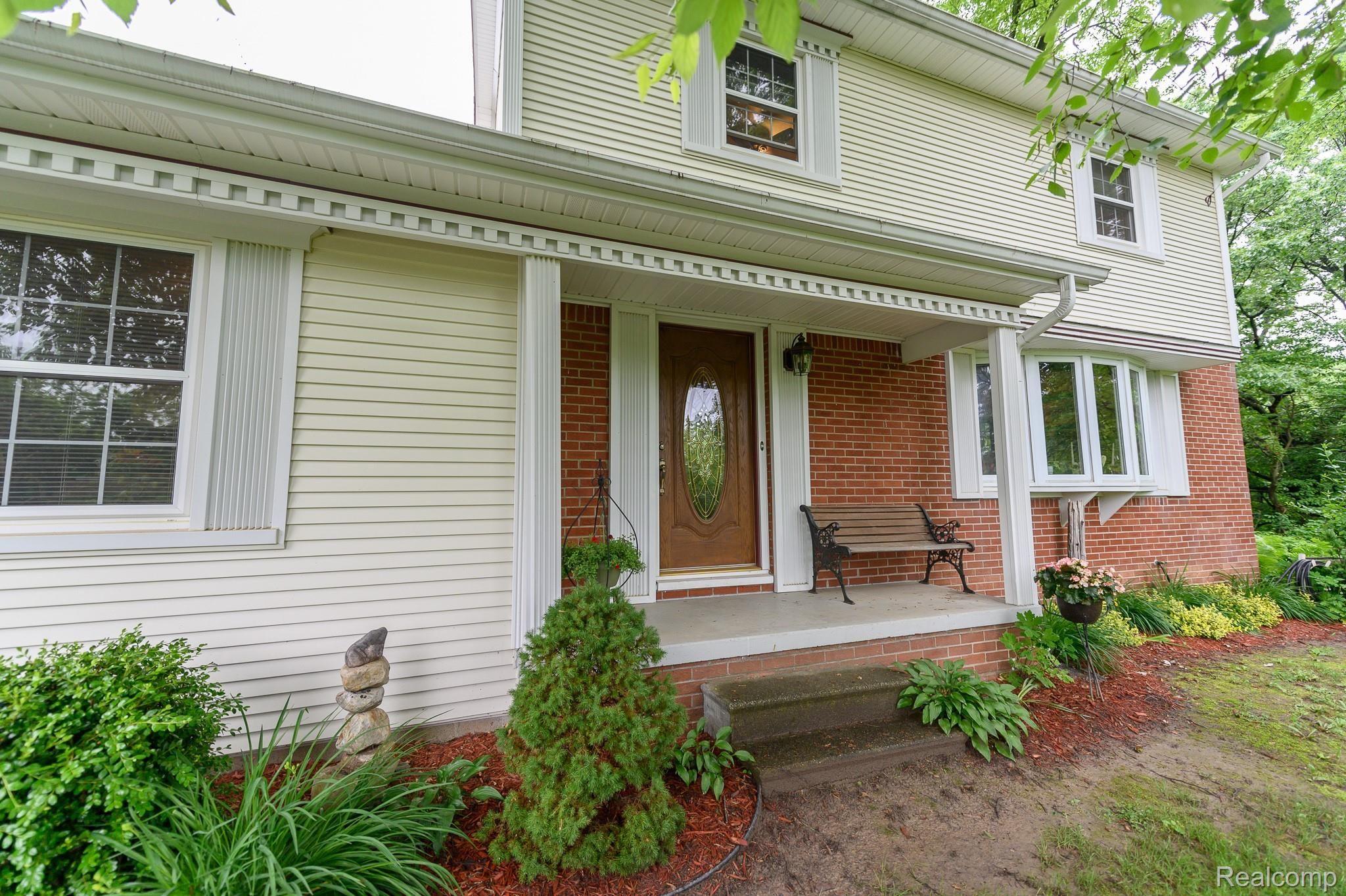 1210 Baker Road Fenton, MI 48430 - Photo 2 of 39 DSC_3204.jpg